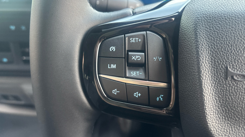 Ford Transit Custom E-320 L1 Rwd 100kW 65kWh H1 Van Limited Auto